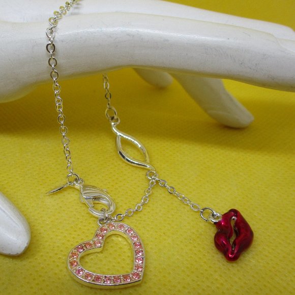 Avon Lips Heart Bracelet Avon Enamel Lips Rhinestone Heart Bracelet Red Enamel - Picture 4 of 13